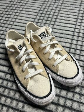 New Unisex Converse Low Top Sneakers (W5.5 M3.5)